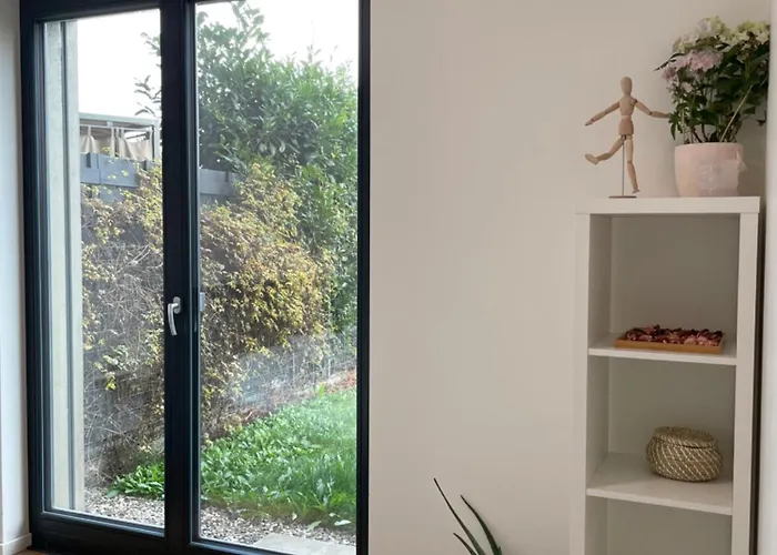 Apartment Serene & Private Garden Oasis