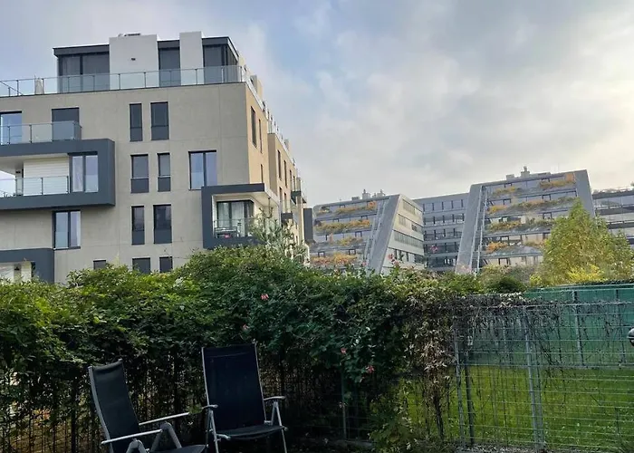 Serene & Private Garden Oasis Apartment Prague