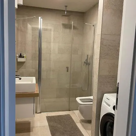 Apartman Serene & Private Garden Oasis *