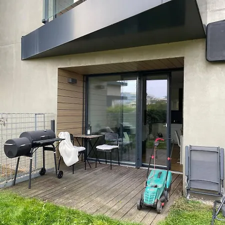 Serene & Private Garden Oasis Apartment Prague