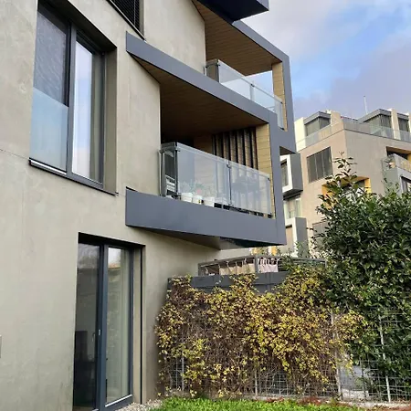 דירה Serene & Private Garden Oasis פראג