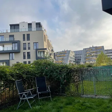Serene & Private Garden Oasis Apartment Prague