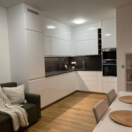 Serene & Private Garden Oasis פראג