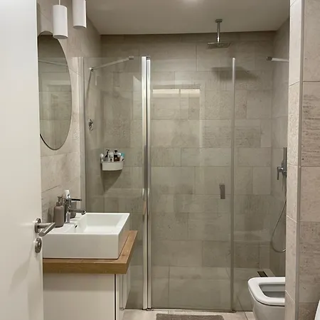 Serene & Private Garden Oasis Apartment Prague